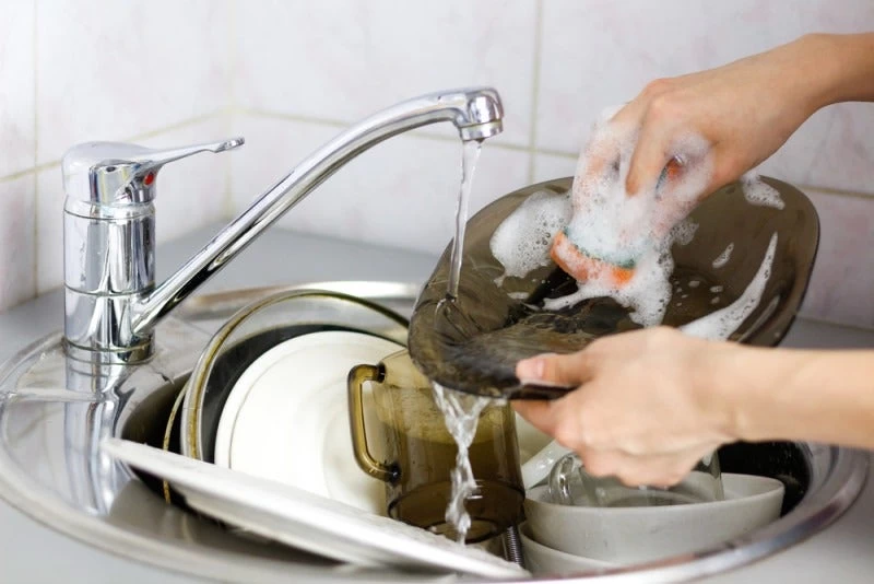 Συμβουλές για να πλένετε πιο γρήγορα τα πιάτα